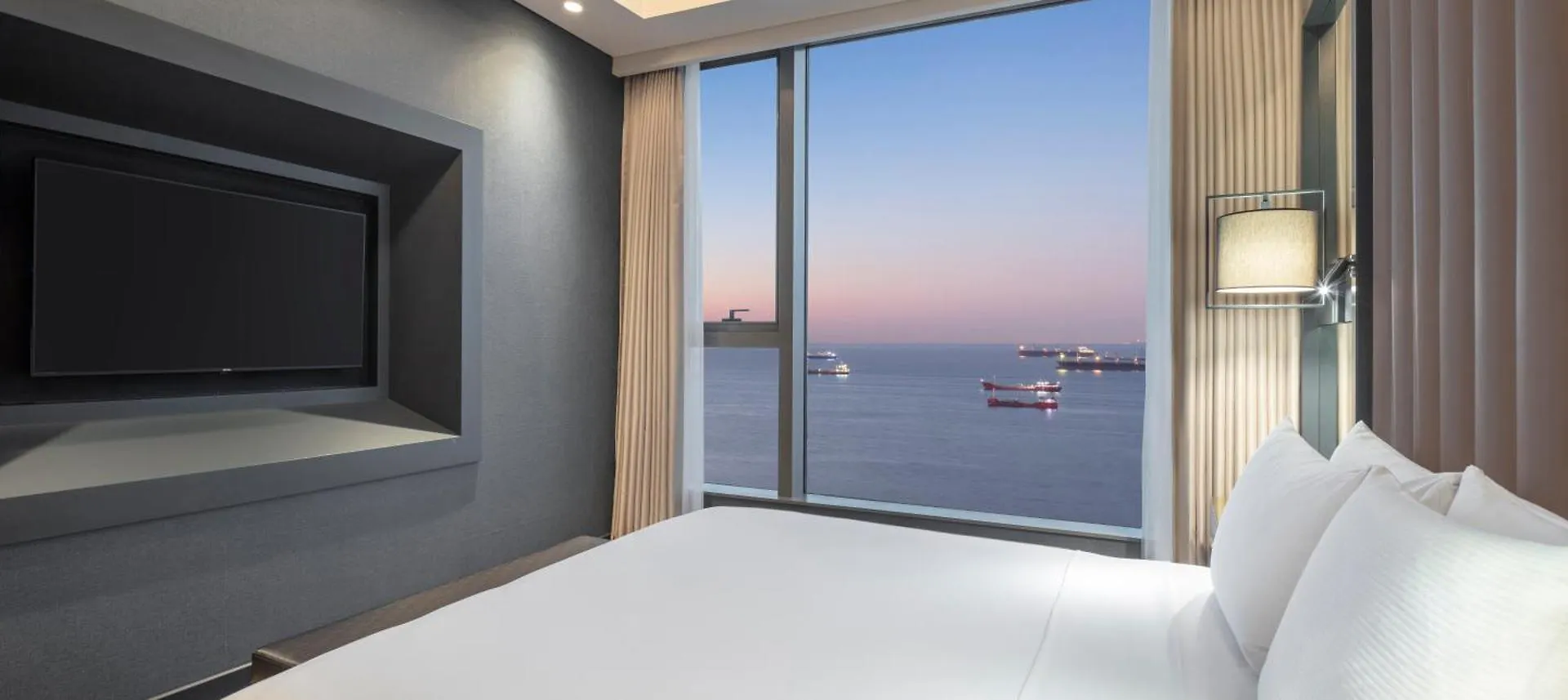Hilton Istanbul Bakirkoy Hotel 5*,